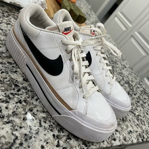 Nike Women’s Court Legacy Lift Size 10